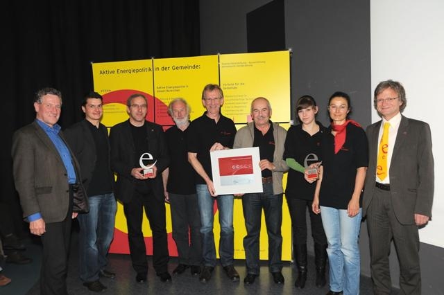 Gruppenfoto e5-Team Gaschurn-Partenen mit Landesrat Schwärzler und Adi Groß sowie Andreas Bertel vom Energieinstitut